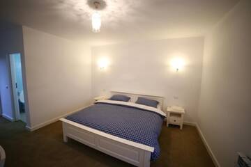 Фото номера Улучшенный номер с кроватью размера «king-size» Отель Fresh Accommodation г. Рэдэуци 12