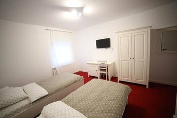 Фото номера Большой двухместный номер с 1 кроватью Отель Fresh Accommodation г. Рэдэуци 6