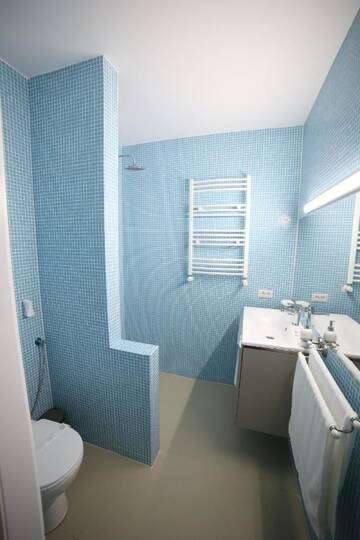 Фото номера Большой двухместный номер с 1 кроватью Отель Fresh Accommodation г. Рэдэуци 3