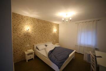 Фото номера Улучшенный номер с кроватью размера «king-size» Отель Fresh Accommodation г. Рэдэуци 4
